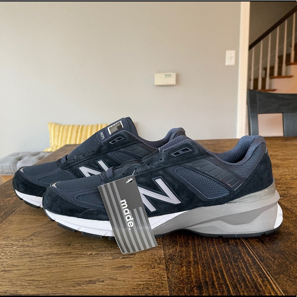 NWT New Balance 990v5 sneakers men’s 11